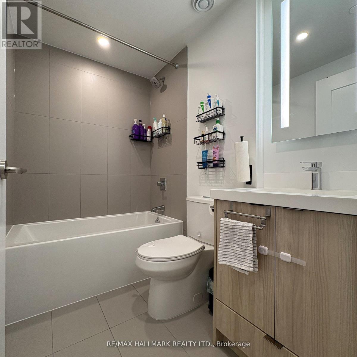 Photo 12 of 1037 20 Inn On The Park Drive, Toronto ON