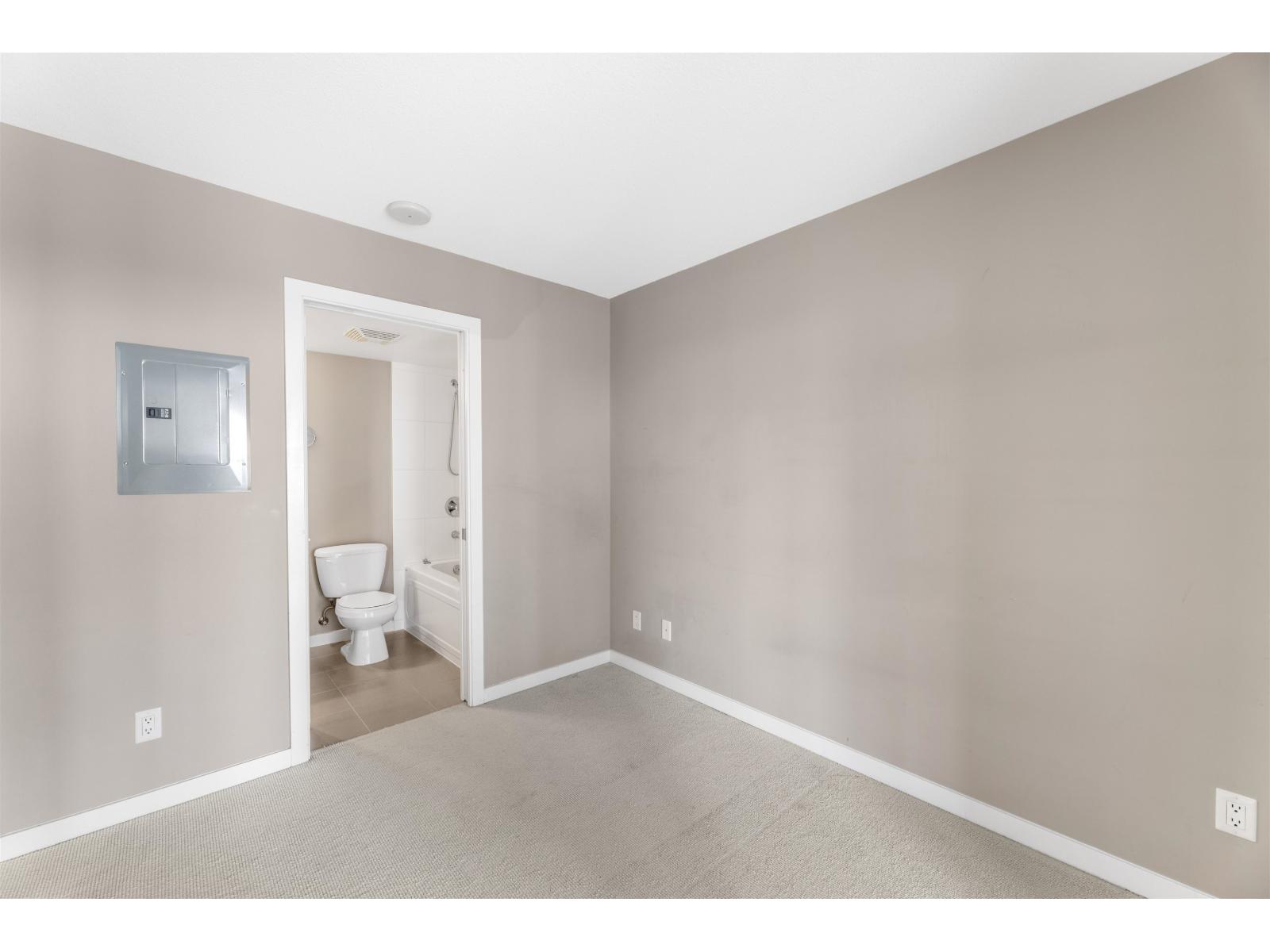 Photo 14 of 2506 9981 Whalley Boulevard, Surrey BC