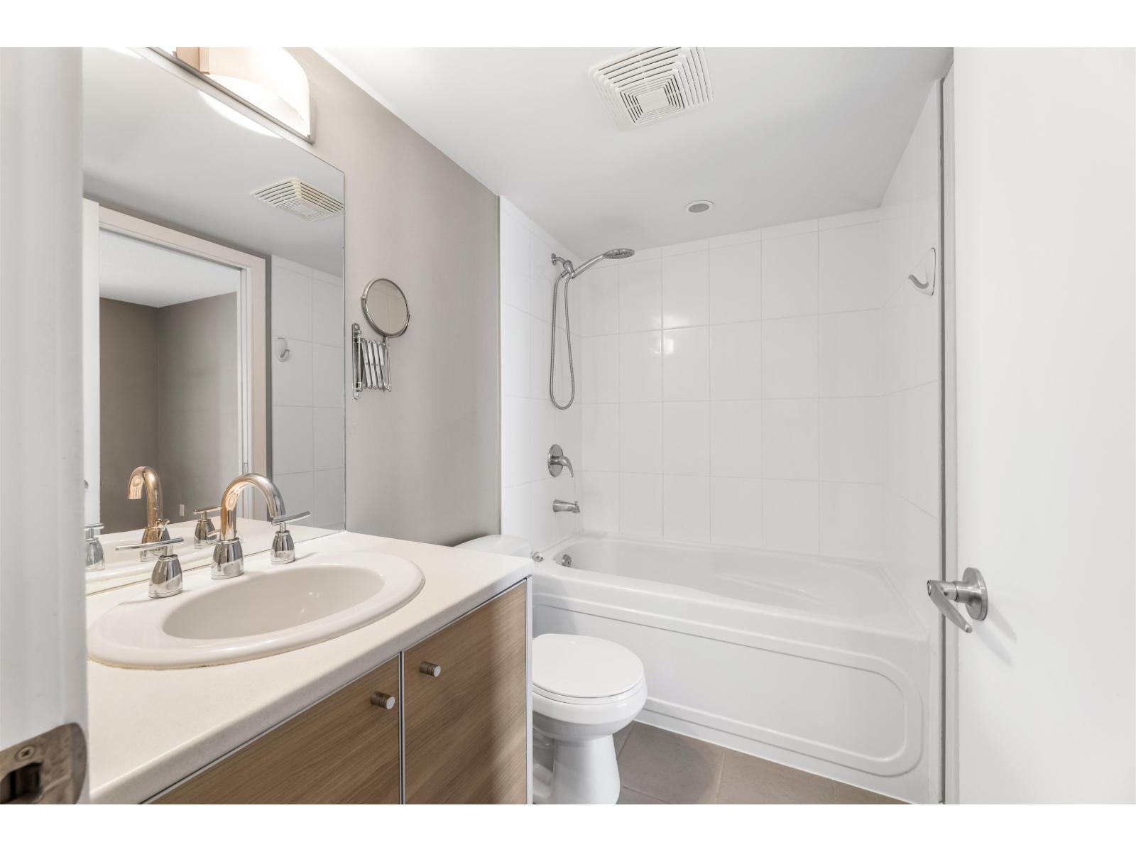Photo 15 of 2506 9981 Whalley Boulevard, Surrey BC