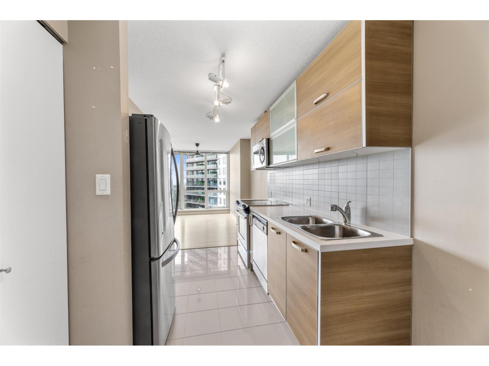 Photo 4 of 2506 9981 Whalley Boulevard, Surrey BC