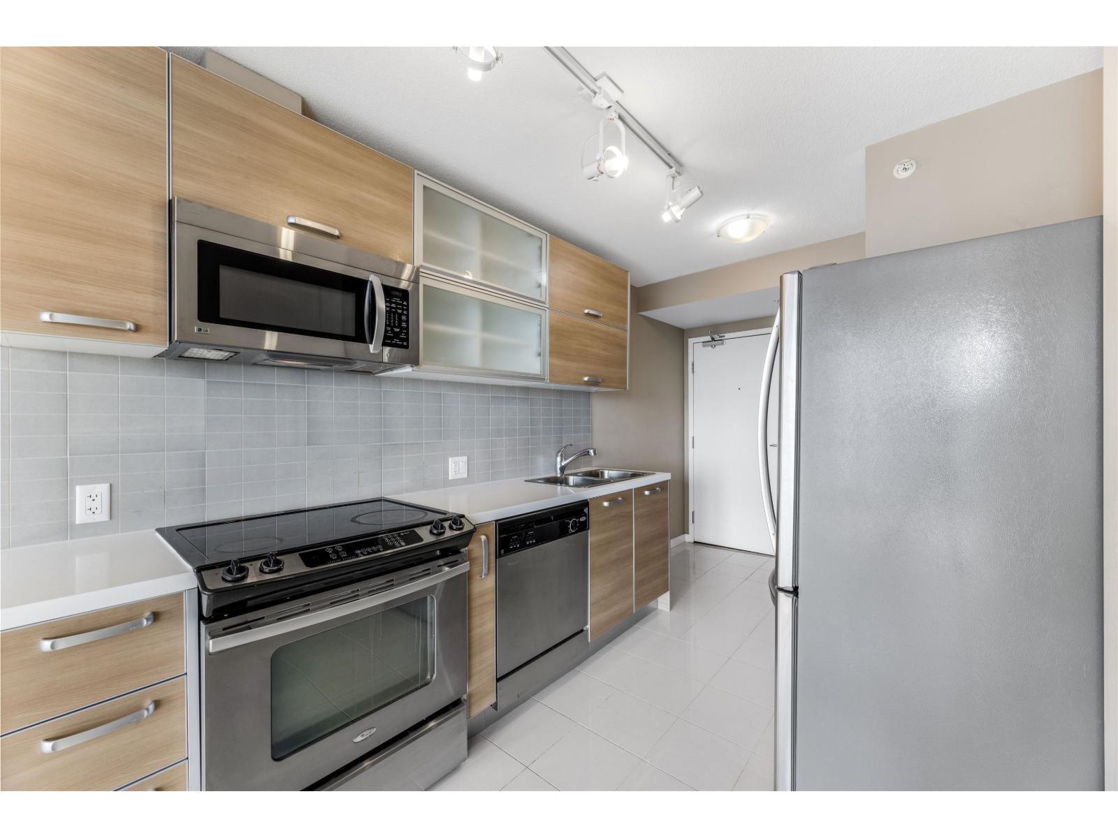 Photo 5 of 2506 9981 Whalley Boulevard, Surrey BC