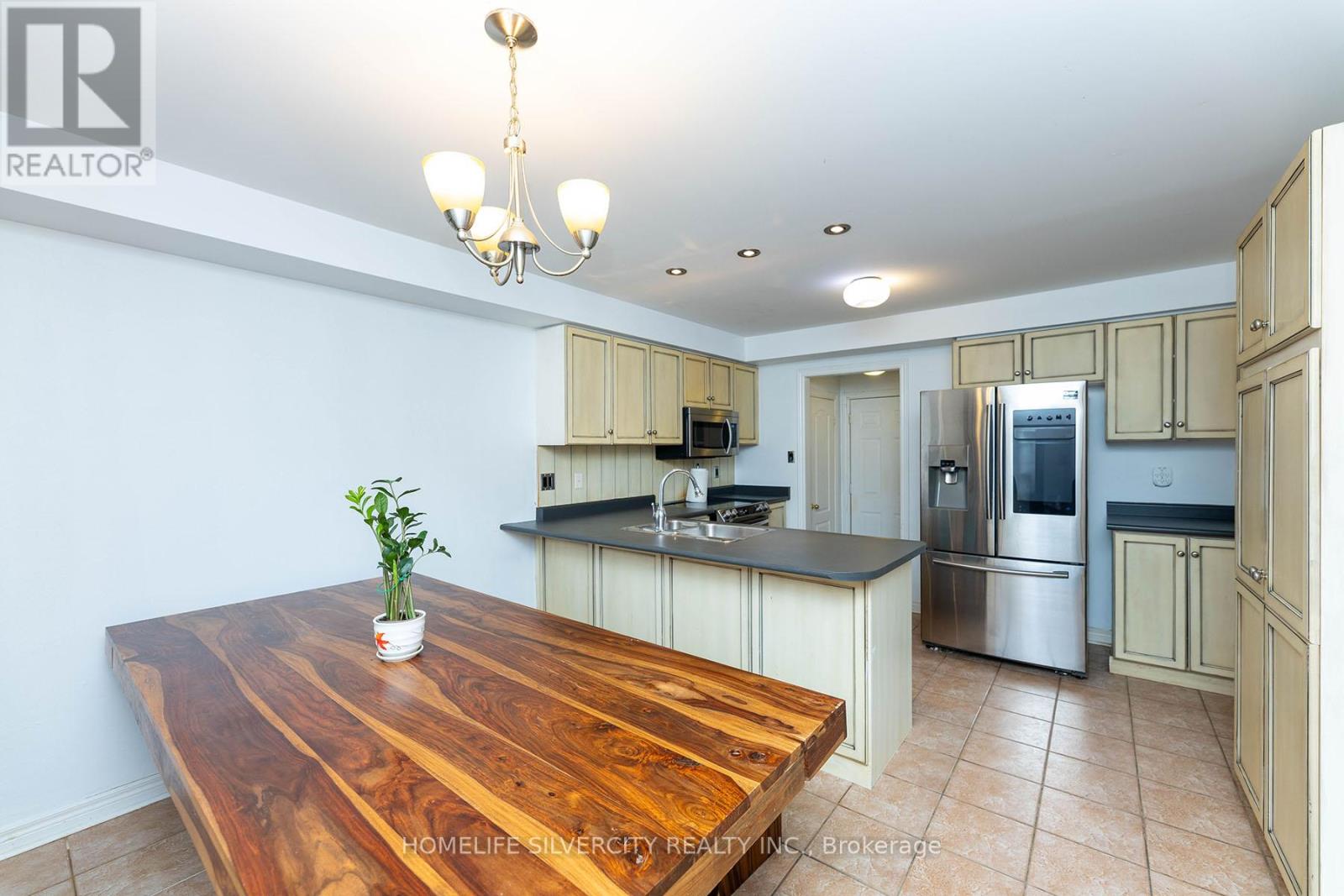 Photo 10 of 182 Tierra Avenue, Vaughan ON