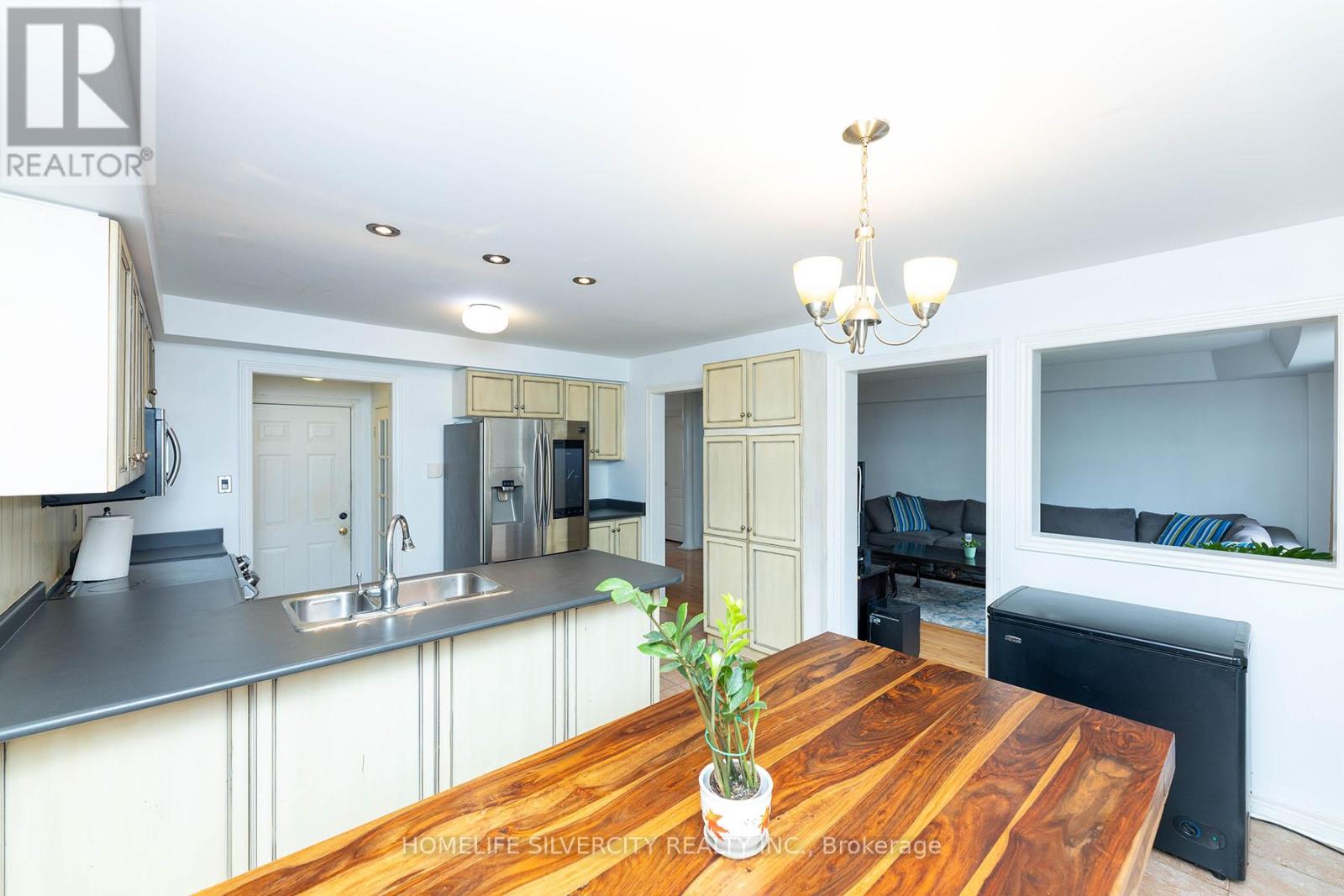 Photo 11 of 182 Tierra Avenue, Vaughan ON