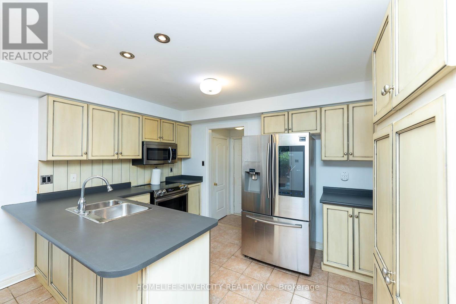 Photo 12 of 182 Tierra Avenue, Vaughan ON