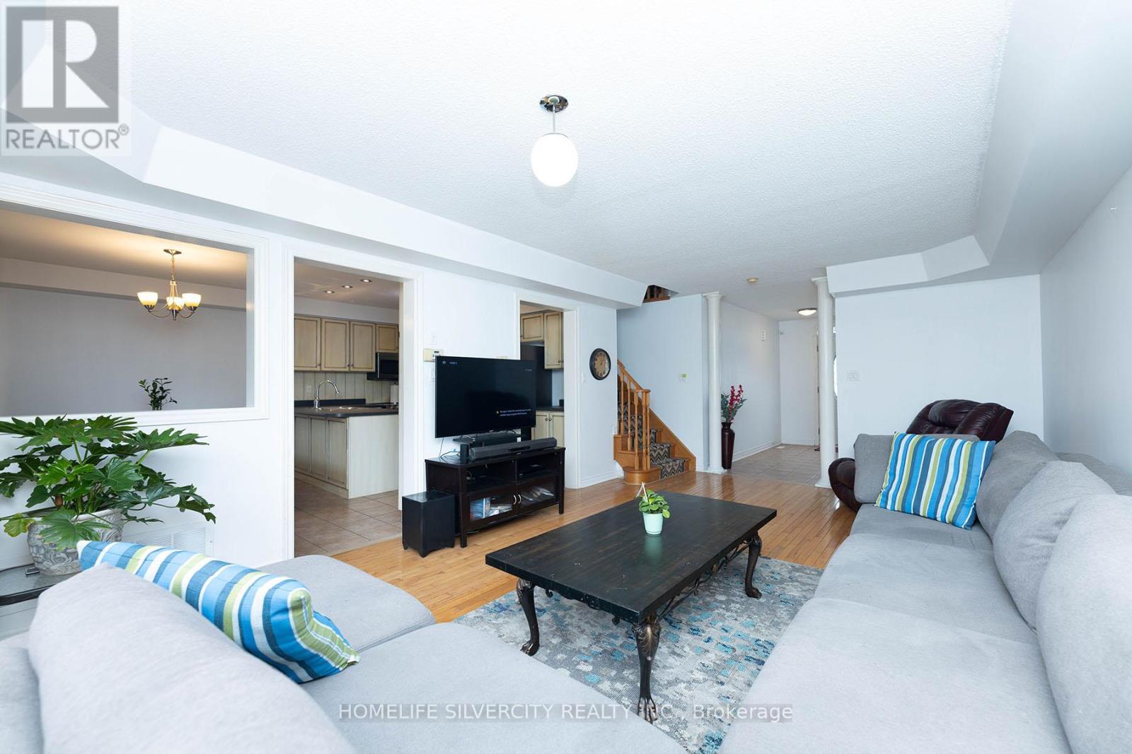 Photo 8 of 182 Tierra Avenue, Vaughan ON