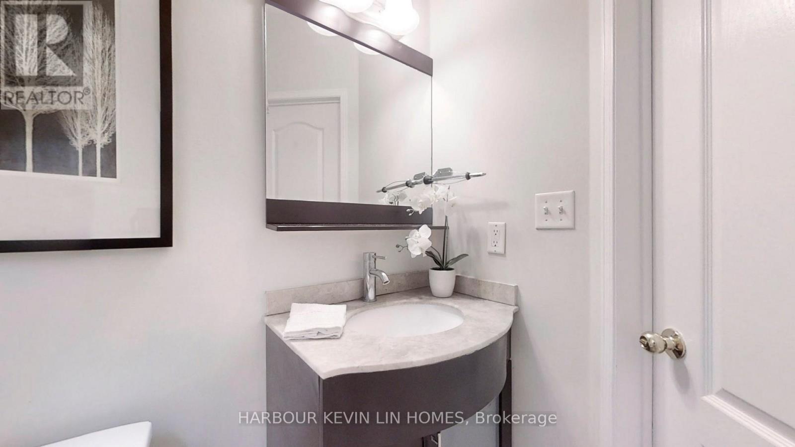 Photo 36 of 8 Hacienda Drive, Richmond Hill ON