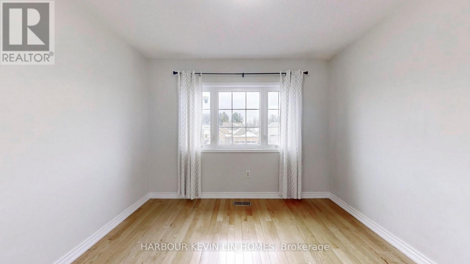 Photo 25 of 8 Hacienda Drive, Richmond Hill ON