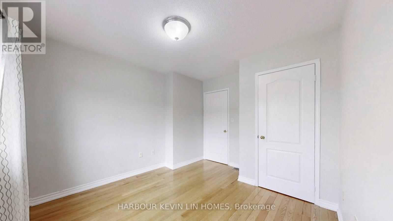 Photo 11 of 8 Hacienda Drive, Richmond Hill ON