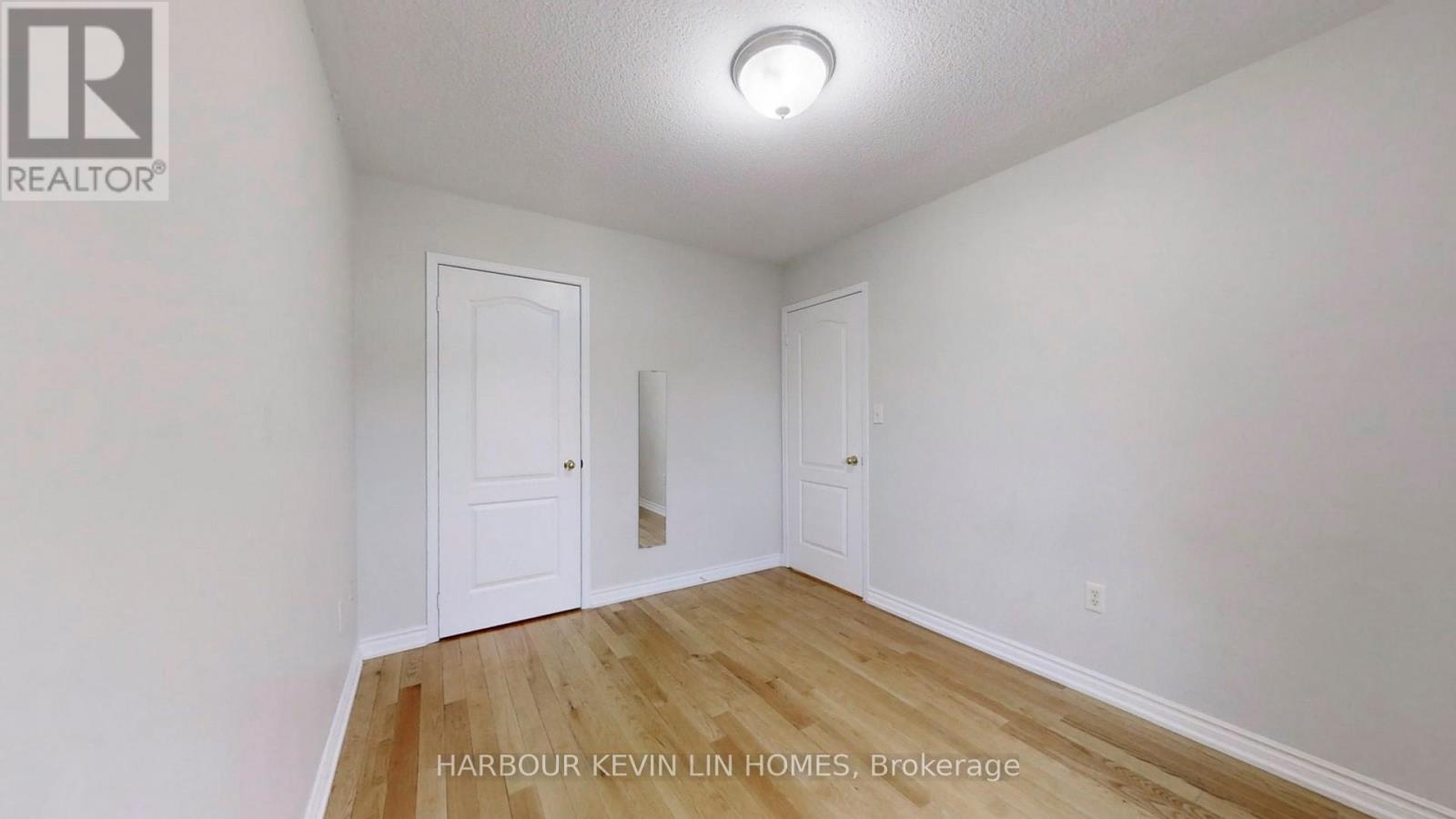 Photo 8 of 8 Hacienda Drive, Richmond Hill ON