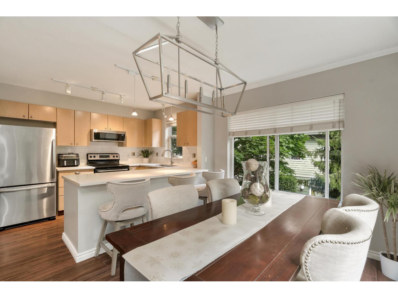 Photo 7 of 18 15233 34th Avenue, Surrey BC