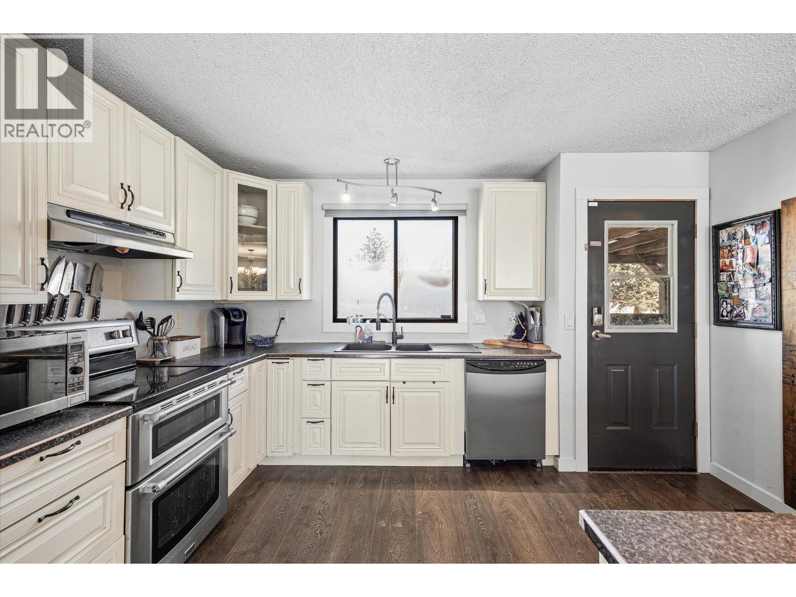  970 Tamarack Drive, Kelowna