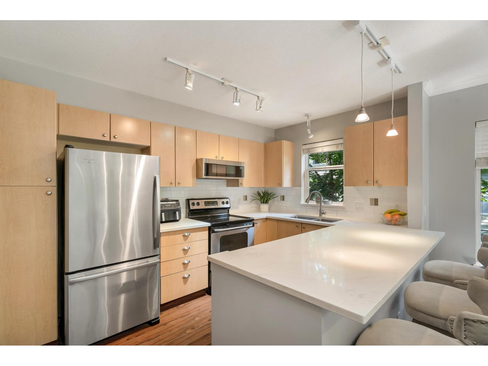 Photo 11 of 18 15233 34th Avenue, Surrey BC