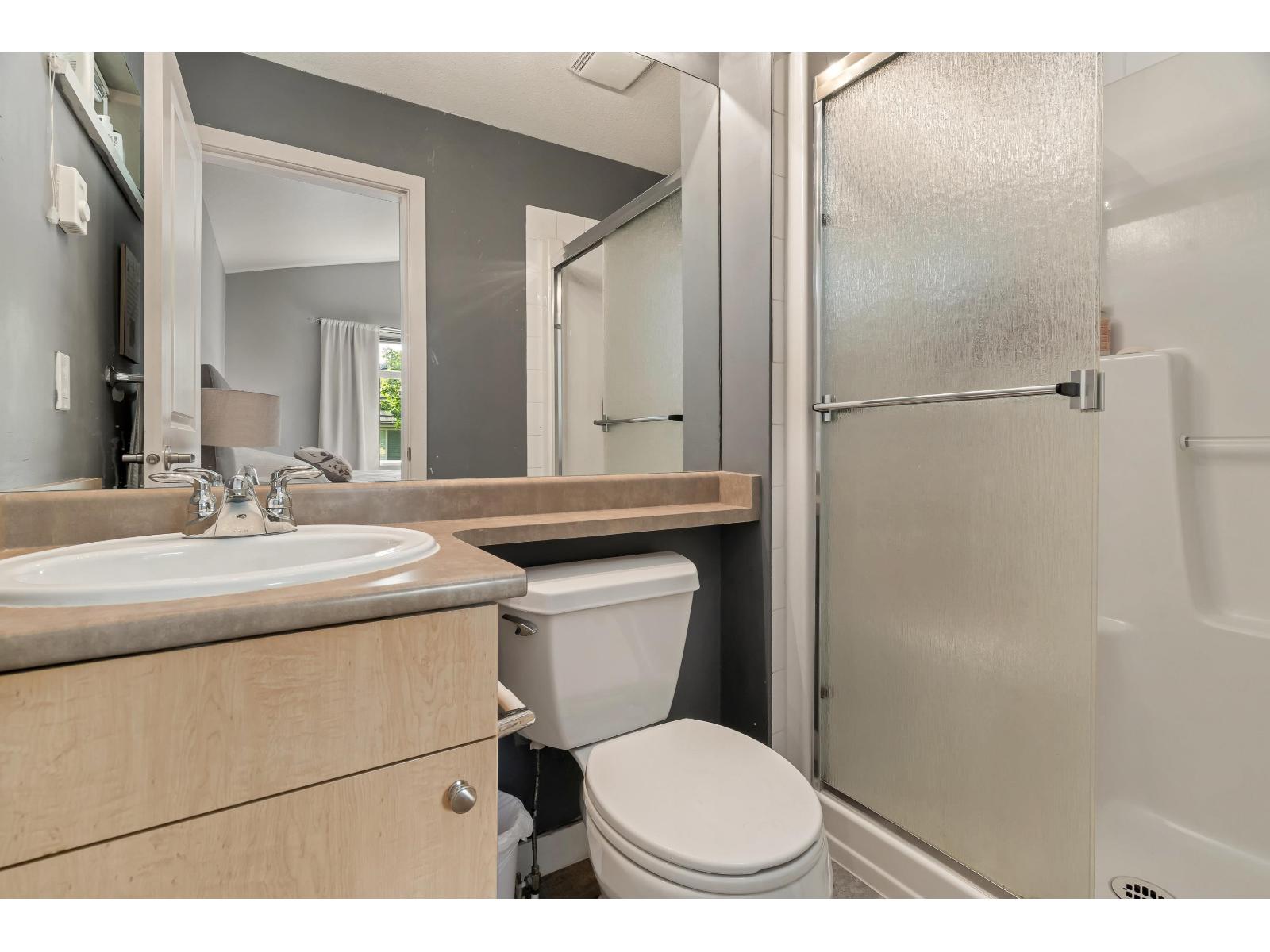 Photo 3 of 18 15233 34th Avenue, Surrey BC