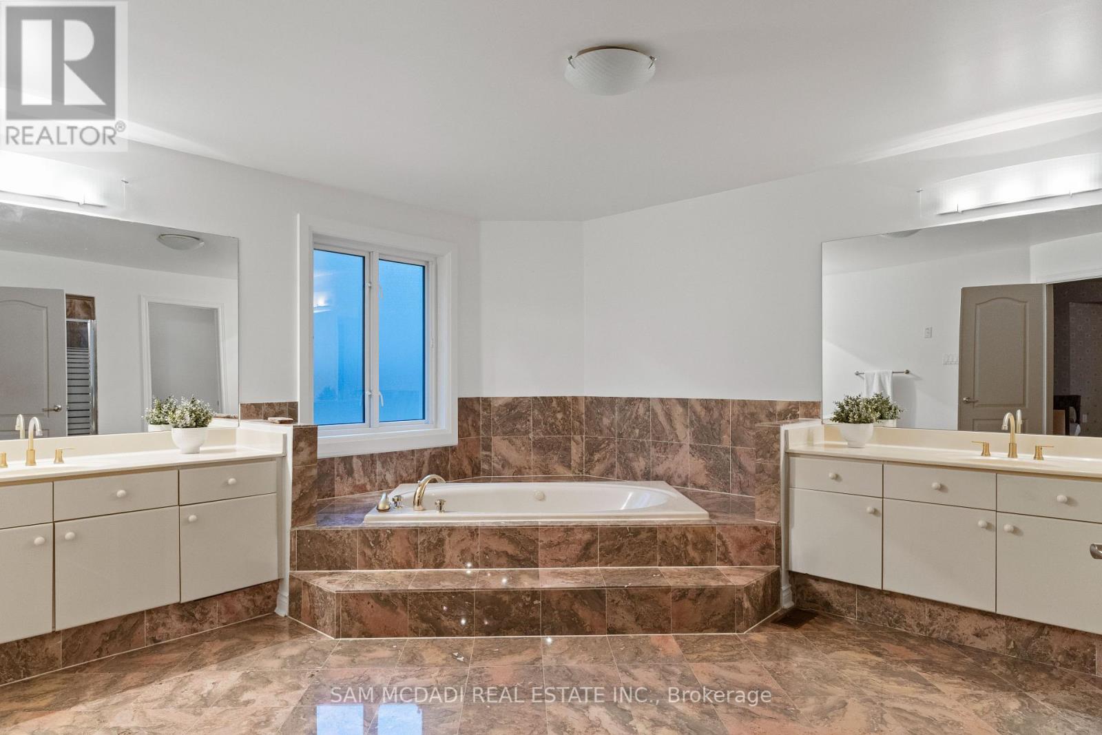 Photo 26 of 5270 Tiffany Court, Mississauga ON