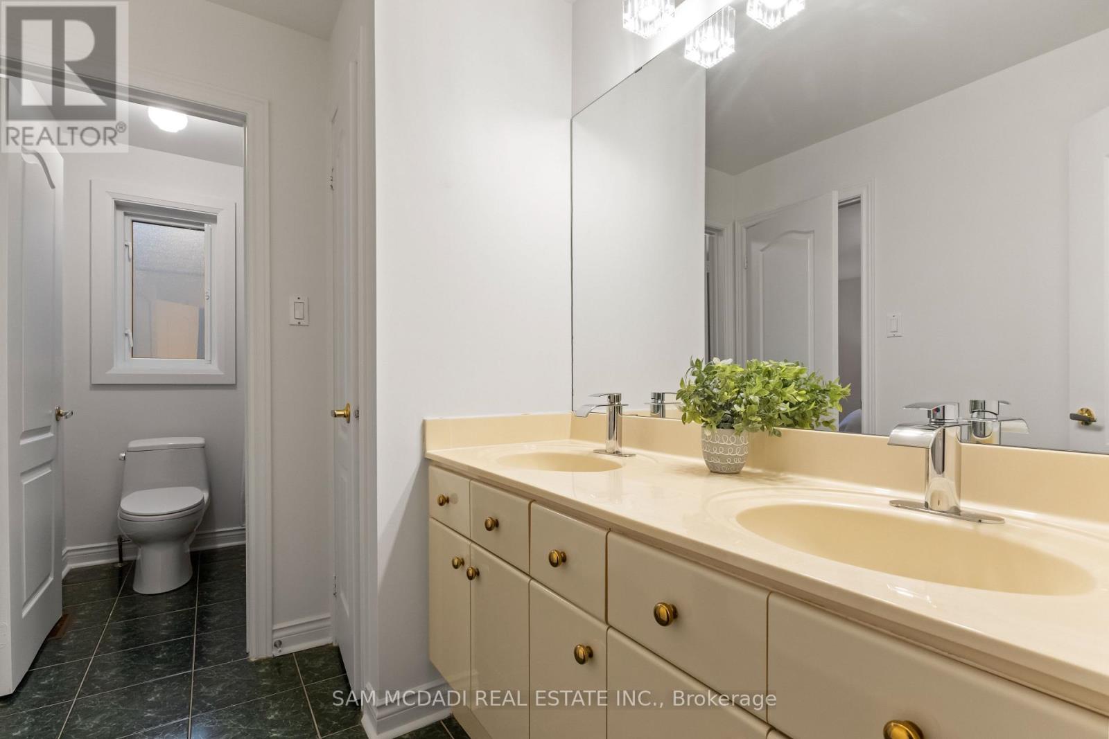 Photo 34 of 5270 Tiffany Court, Mississauga ON