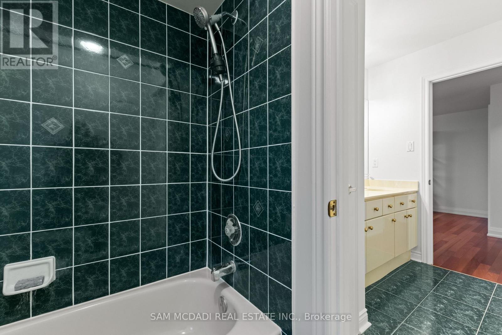 Photo 35 of 5270 Tiffany Court, Mississauga ON