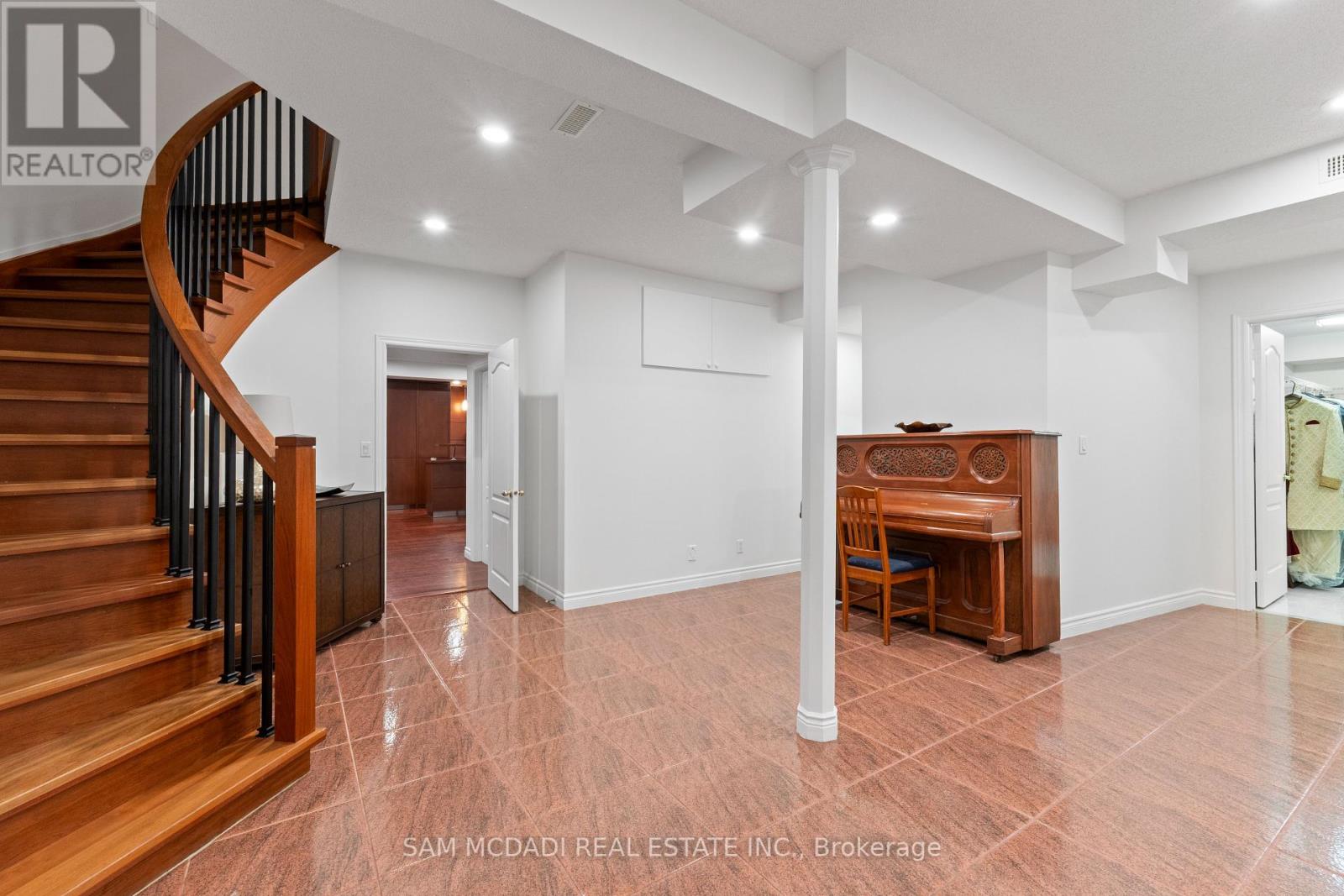 Photo 38 of 5270 Tiffany Court, Mississauga ON