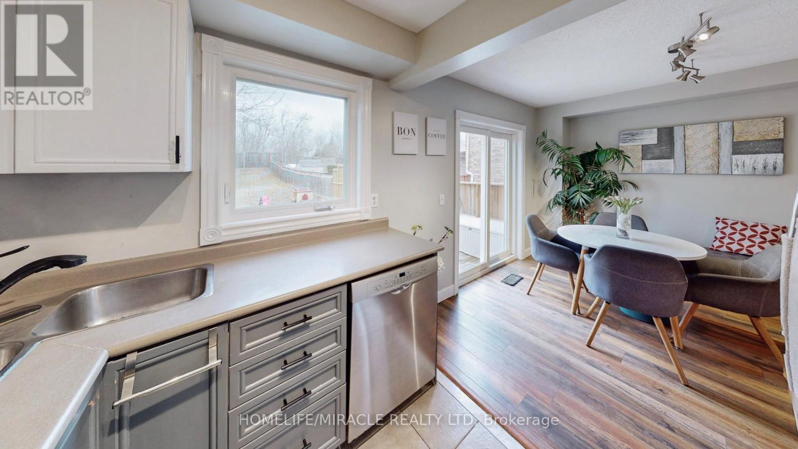 Photo 3 of 126 Mowat Crescent, Halton Hills ON