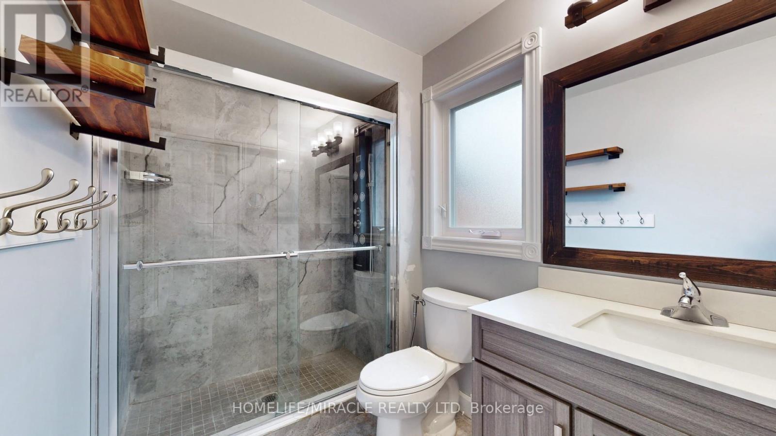 Photo 31 of 126 Mowat Crescent, Halton Hills ON