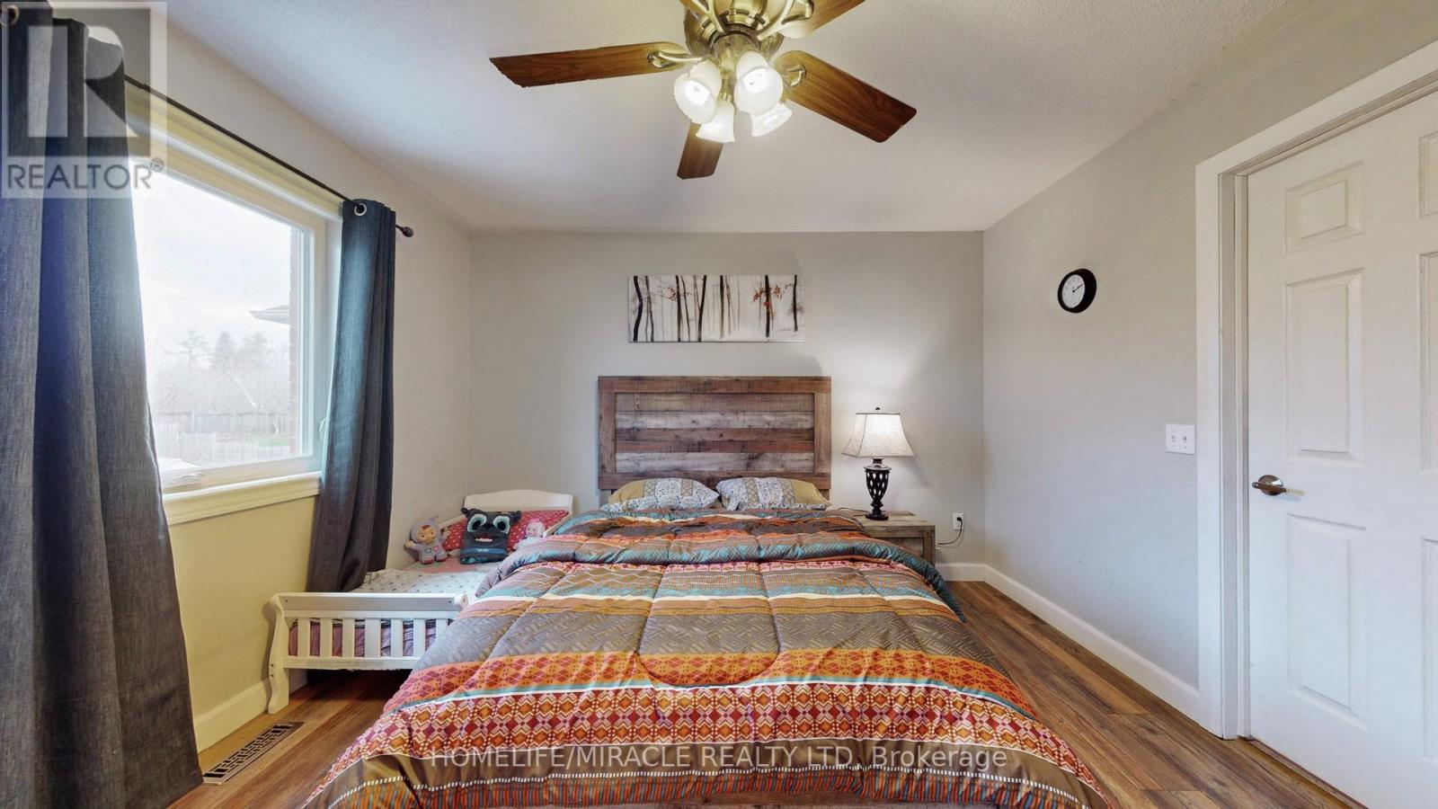 Photo 11 of 126 Mowat Crescent, Halton Hills ON