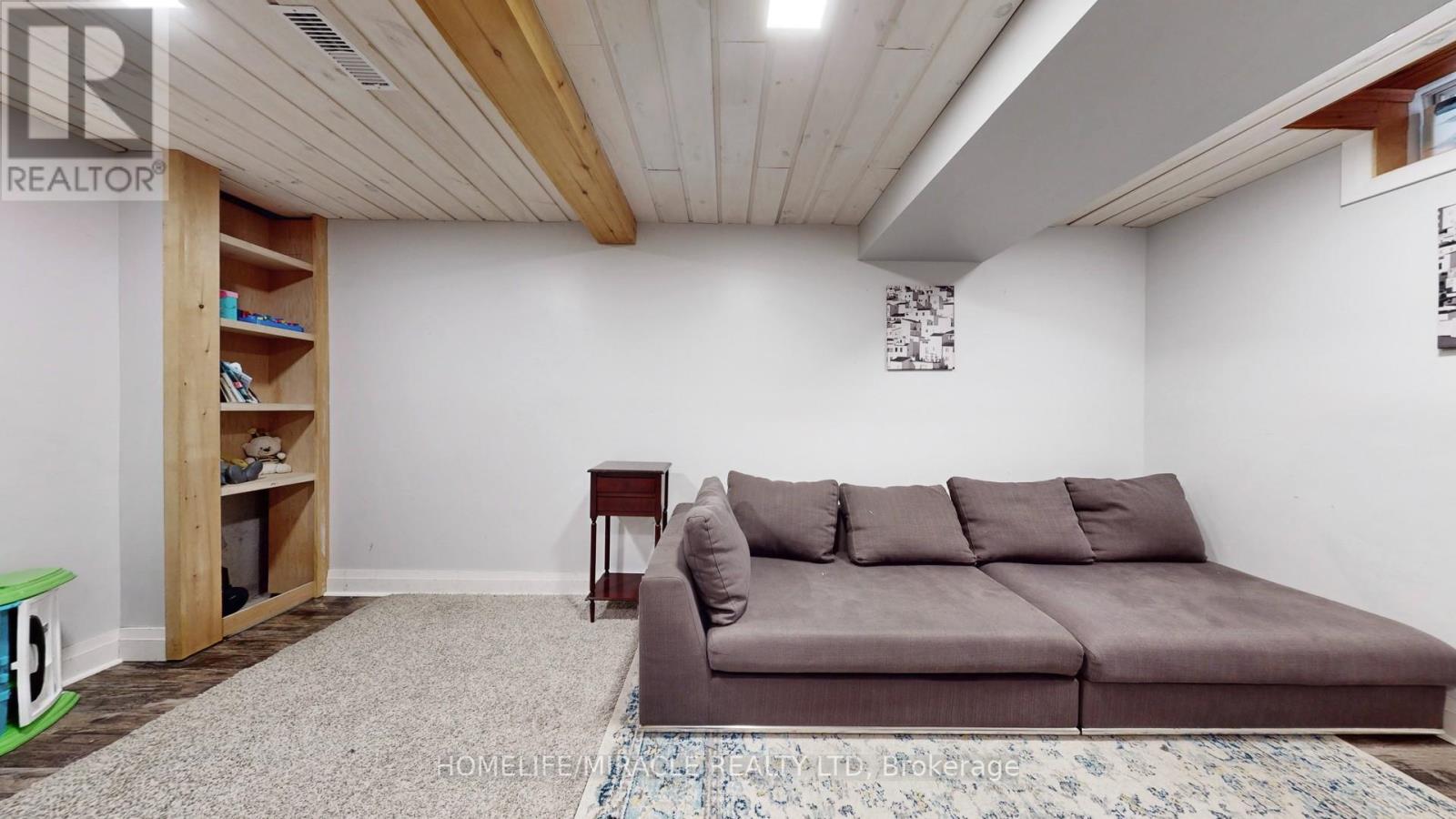 Photo 36 of 126 Mowat Crescent, Halton Hills ON