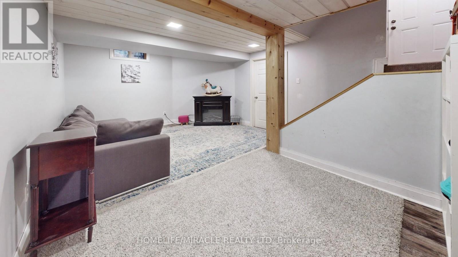 Photo 21 of 126 Mowat Crescent, Halton Hills ON