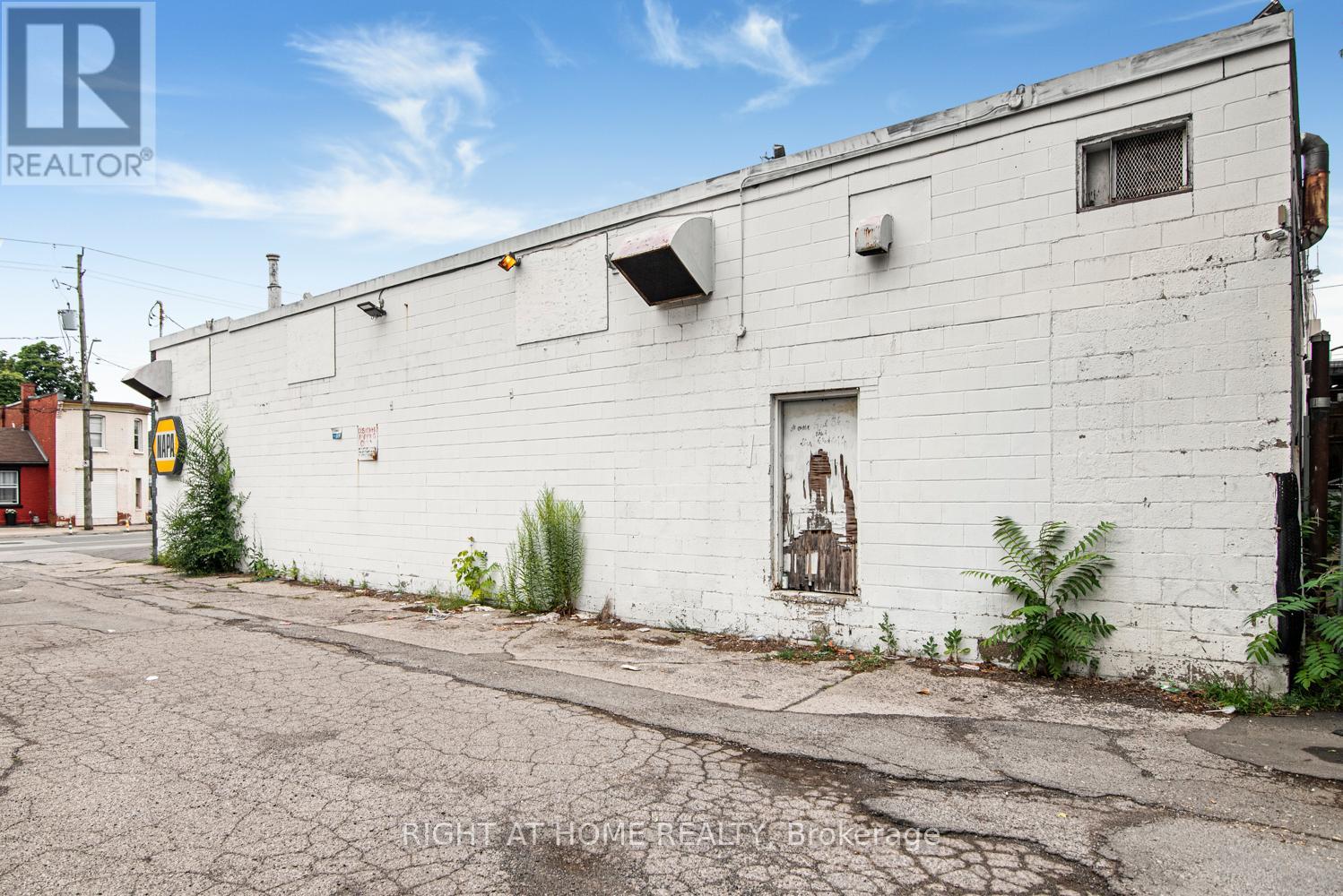 Photo 11 of 361 Cannon Street E, Hamilton ON