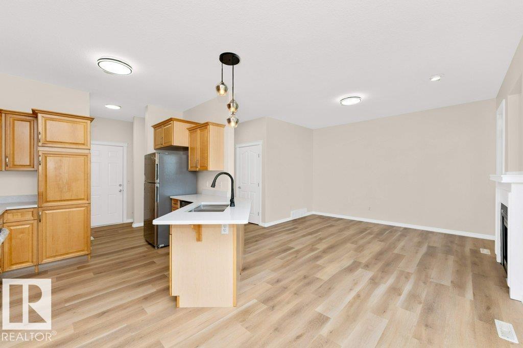 Photo 35 of 39 735 85 St Sw, Edmonton AB