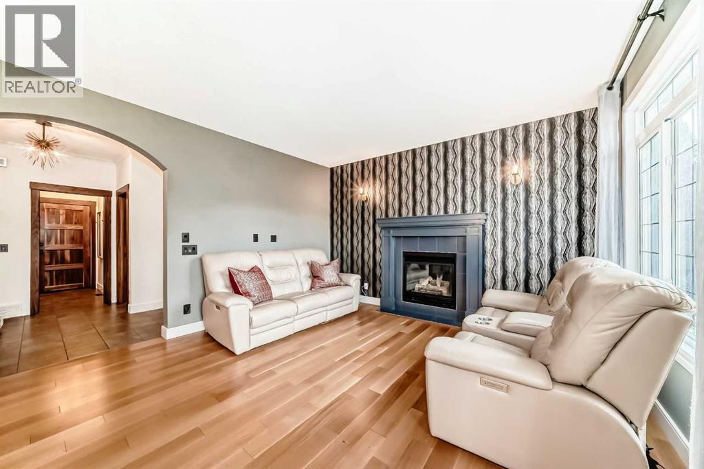 Single Family House for Sale in  Tuscany Estates Crescent NW Tuscany Calgary 