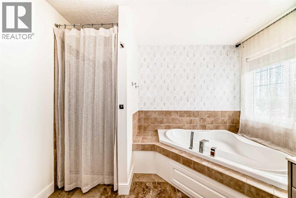 Single Family House for Sale in  Tuscany Estates Crescent NW Tuscany Calgary 