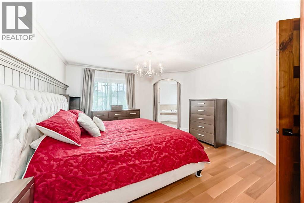 Single Family House for Sale in  Tuscany Estates Crescent NW Tuscany Calgary 