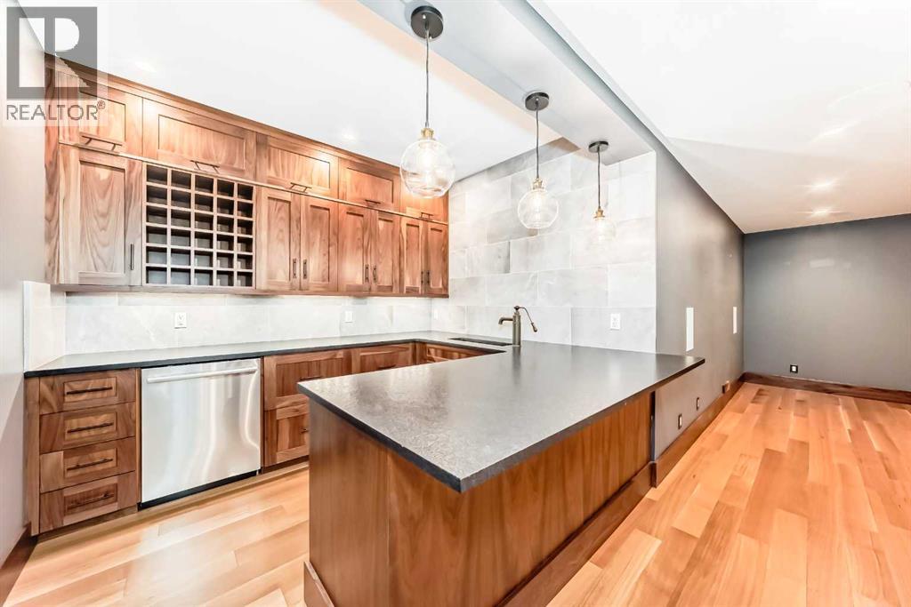 Single Family House for Sale in  Tuscany Estates Crescent NW Tuscany Calgary 