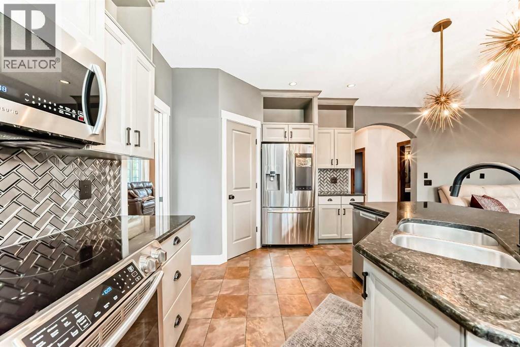 Single Family House for Sale in  Tuscany Estates Crescent NW Tuscany Calgary 