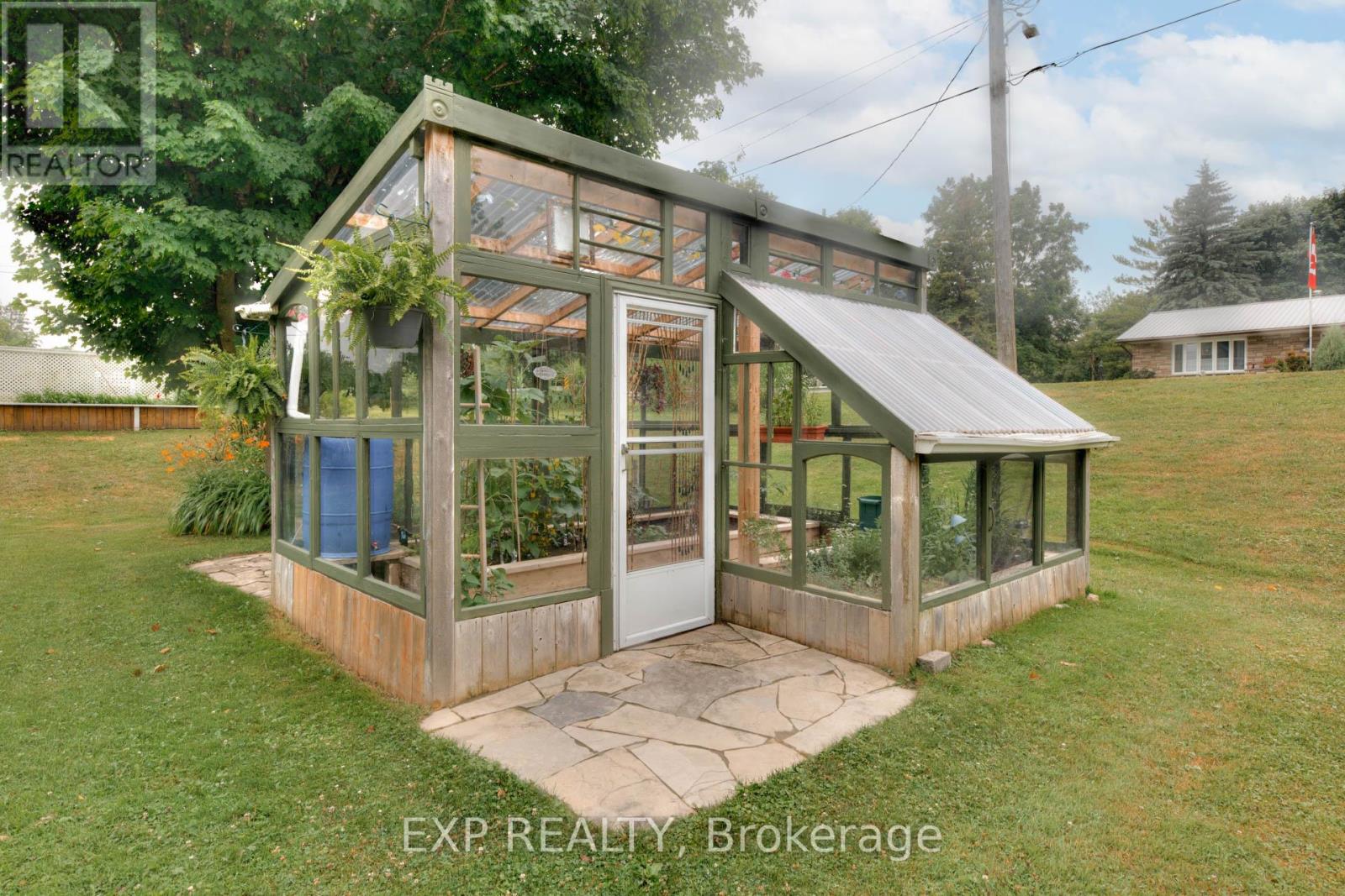 Photo 46 of 2027 Victoria Street, Howick ON
