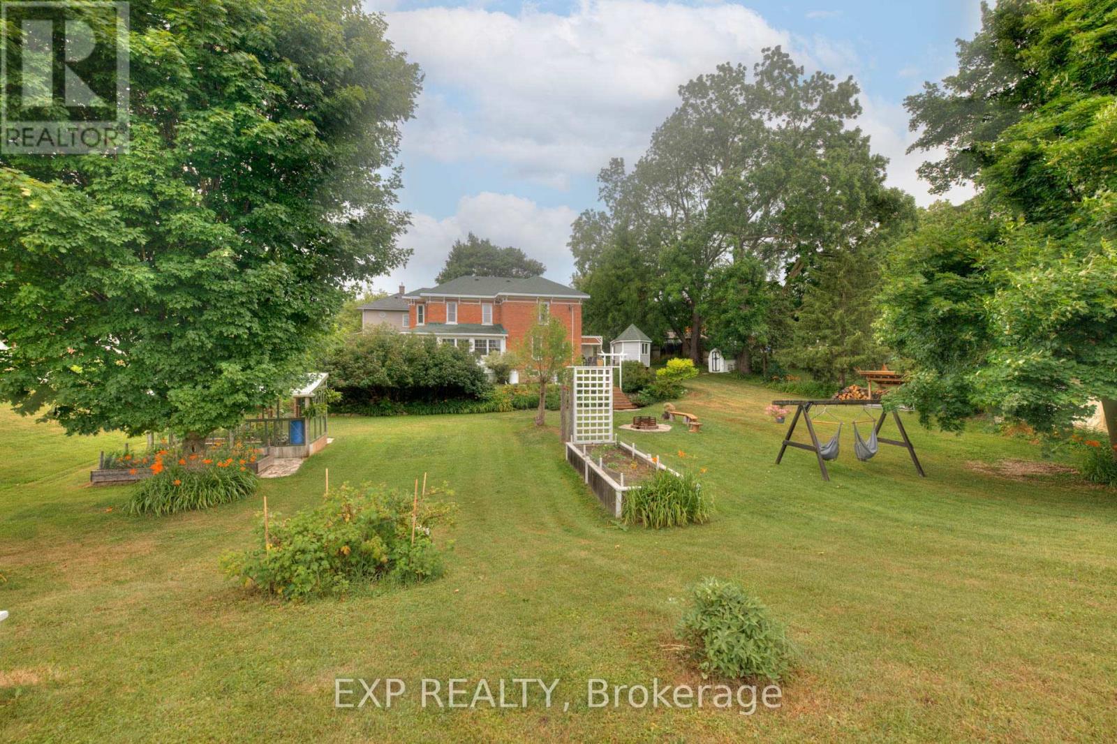 Photo 43 of 2027 Victoria Street, Howick ON