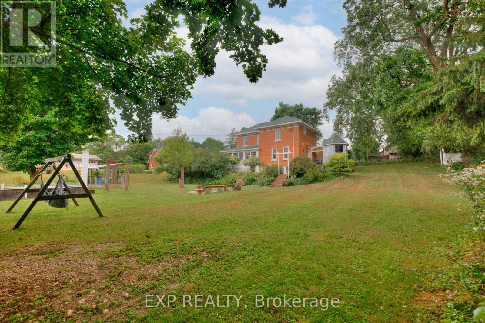 Photo 44 of 2027 Victoria Street, Howick ON