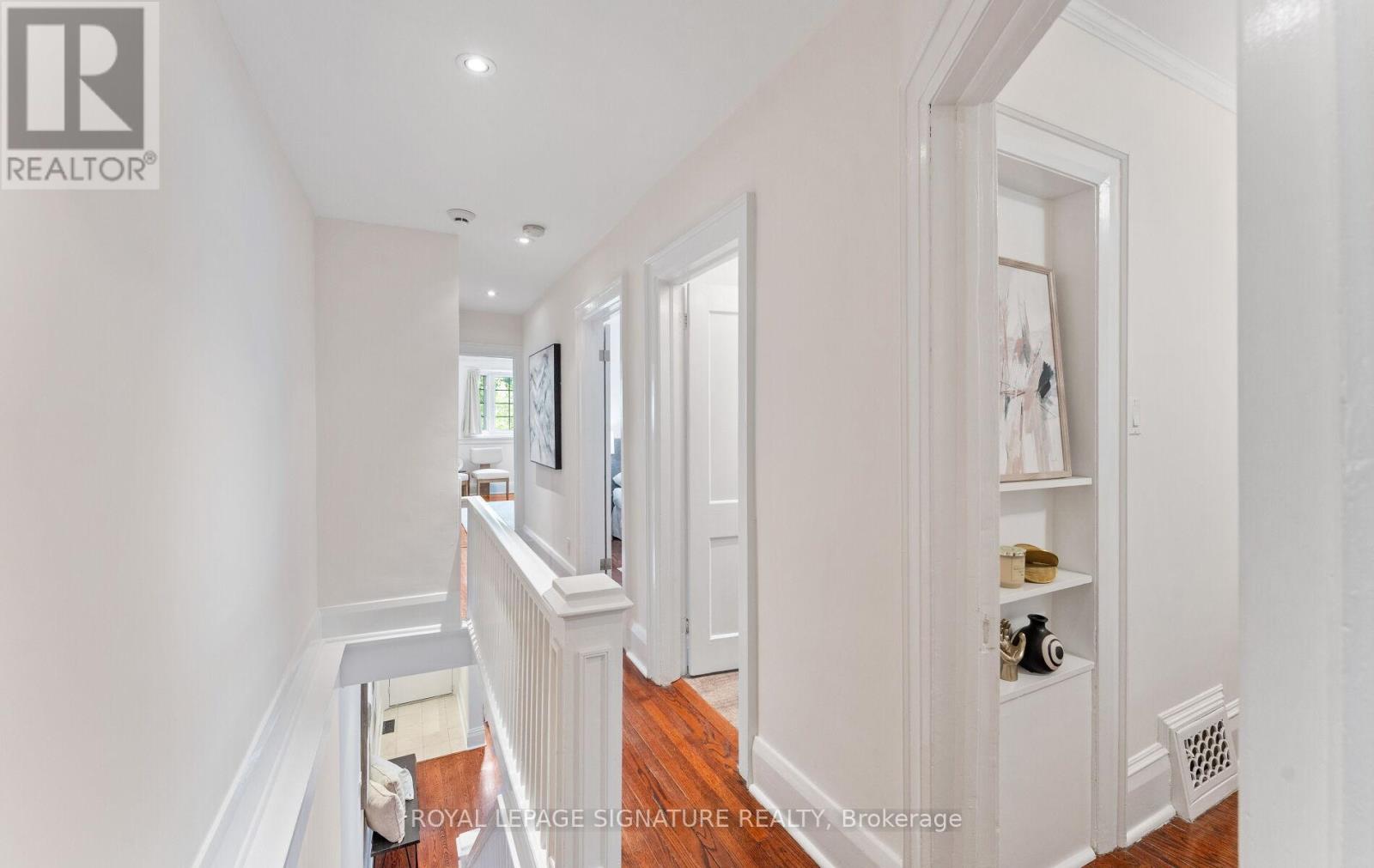 Photo 18 of 45 Hillsdale Avenue W, Toronto ON