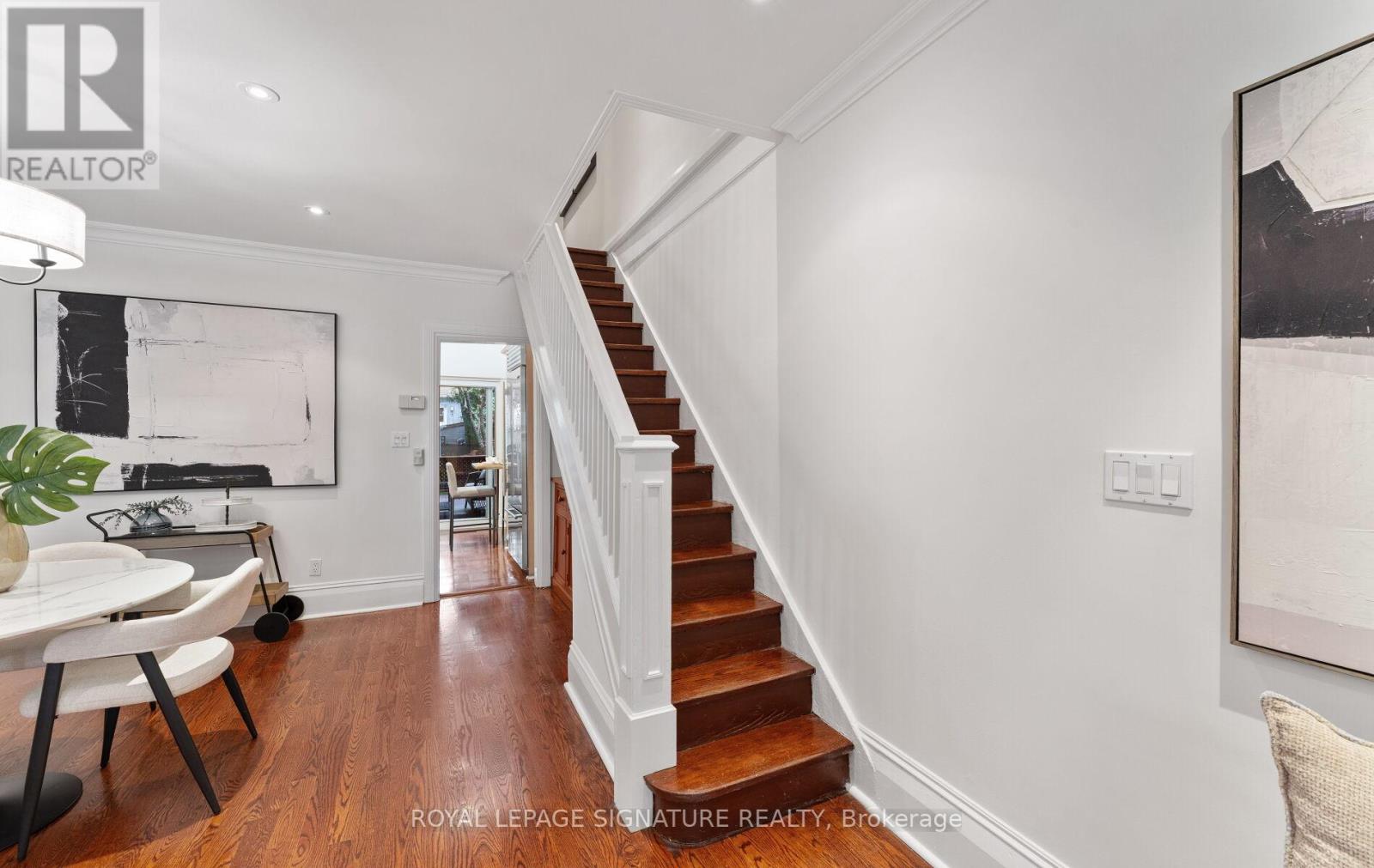 Photo 17 of 45 Hillsdale Avenue W, Toronto ON