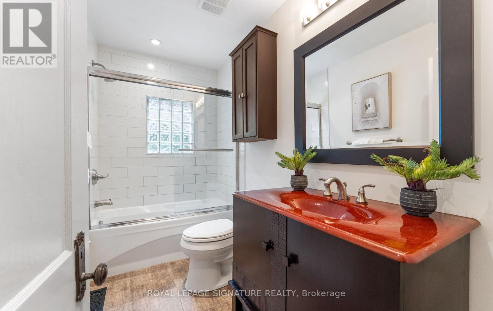 Photo 25 of 45 Hillsdale Avenue W, Toronto ON