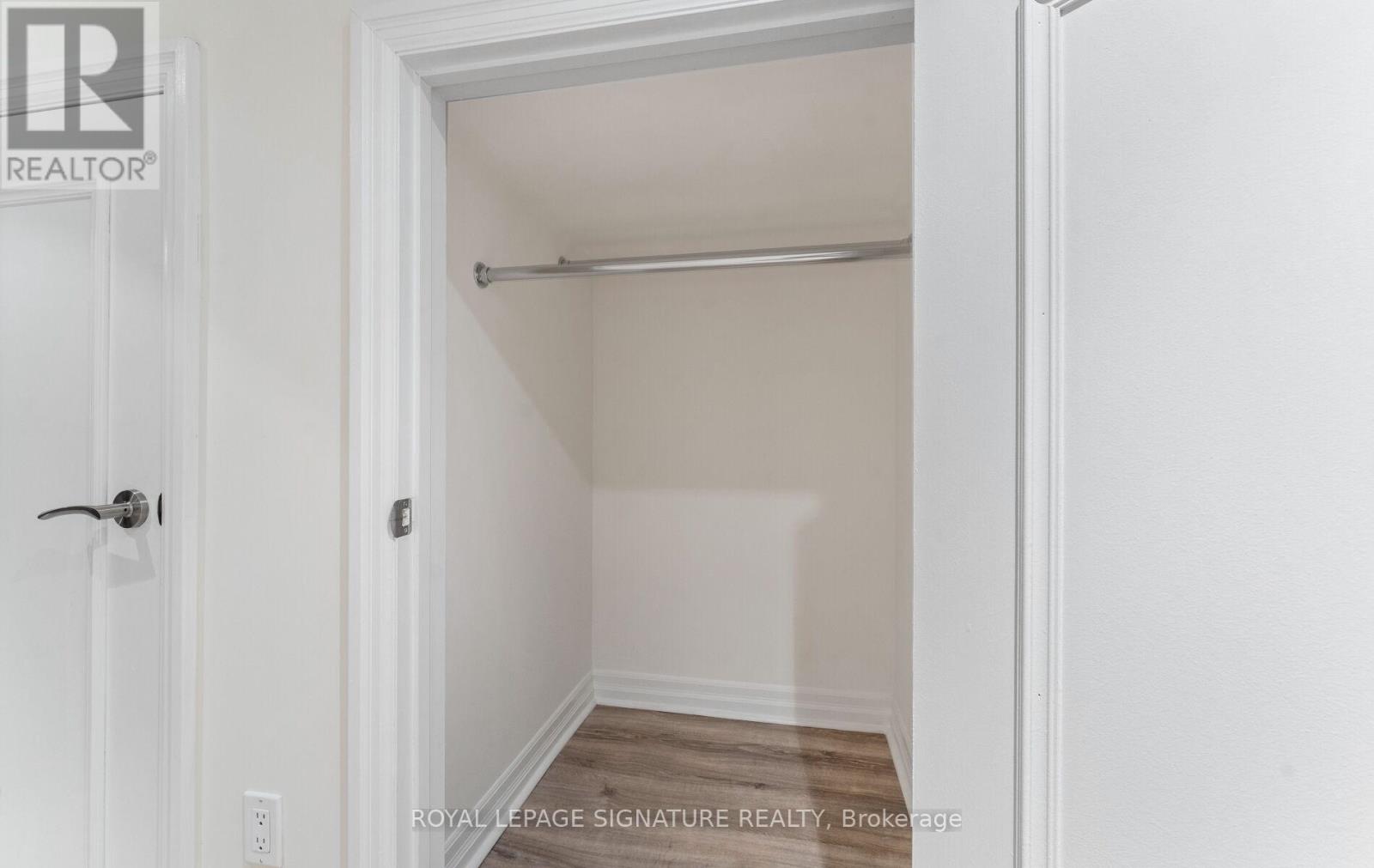 Photo 39 of 45 Hillsdale Avenue W, Toronto ON
