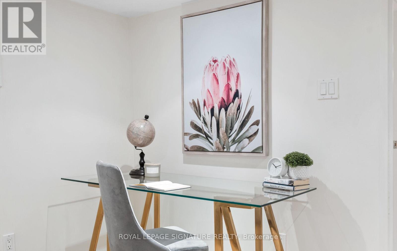 Photo 33 of 45 Hillsdale Avenue W, Toronto ON