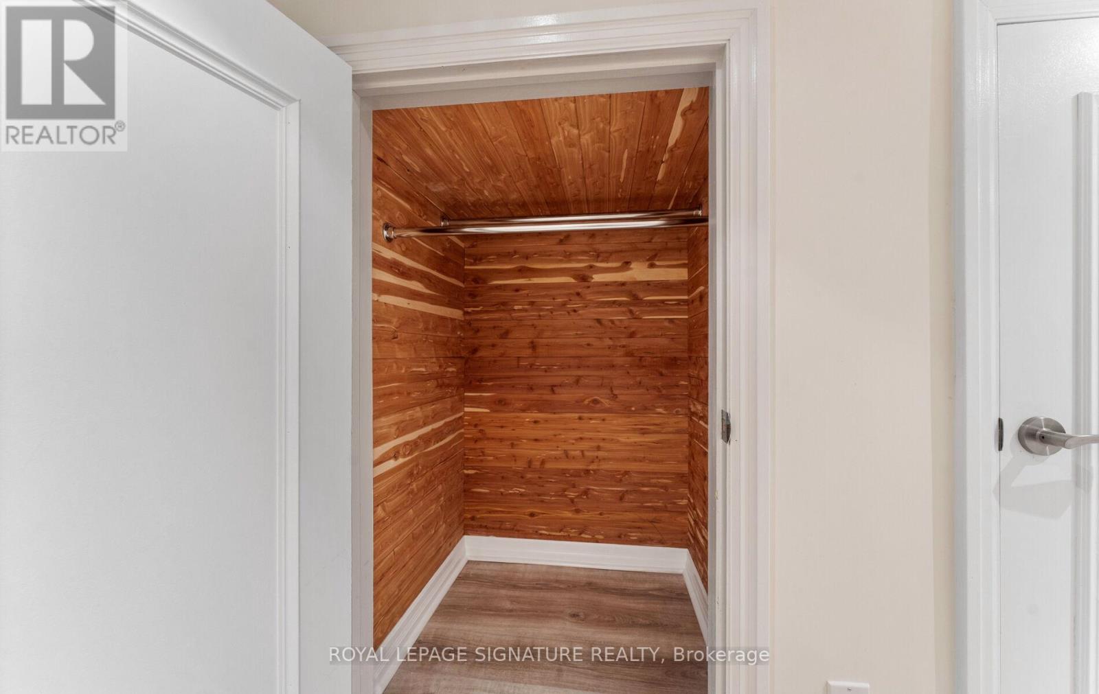 Photo 38 of 45 Hillsdale Avenue W, Toronto ON