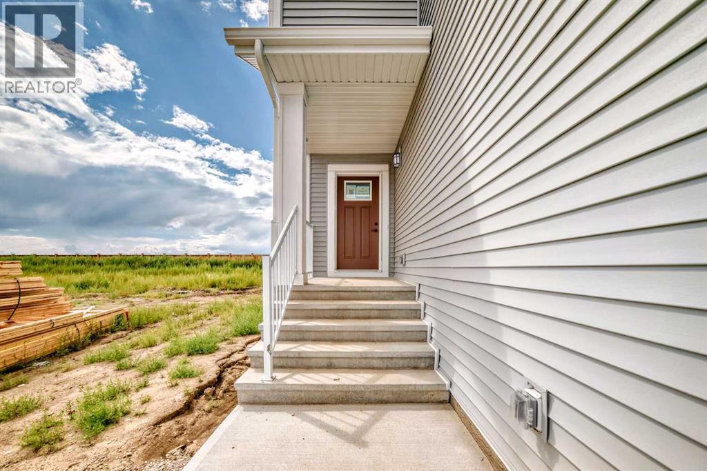 Photo 3 of 51 Bartlett Crescent Se, Calgary AB