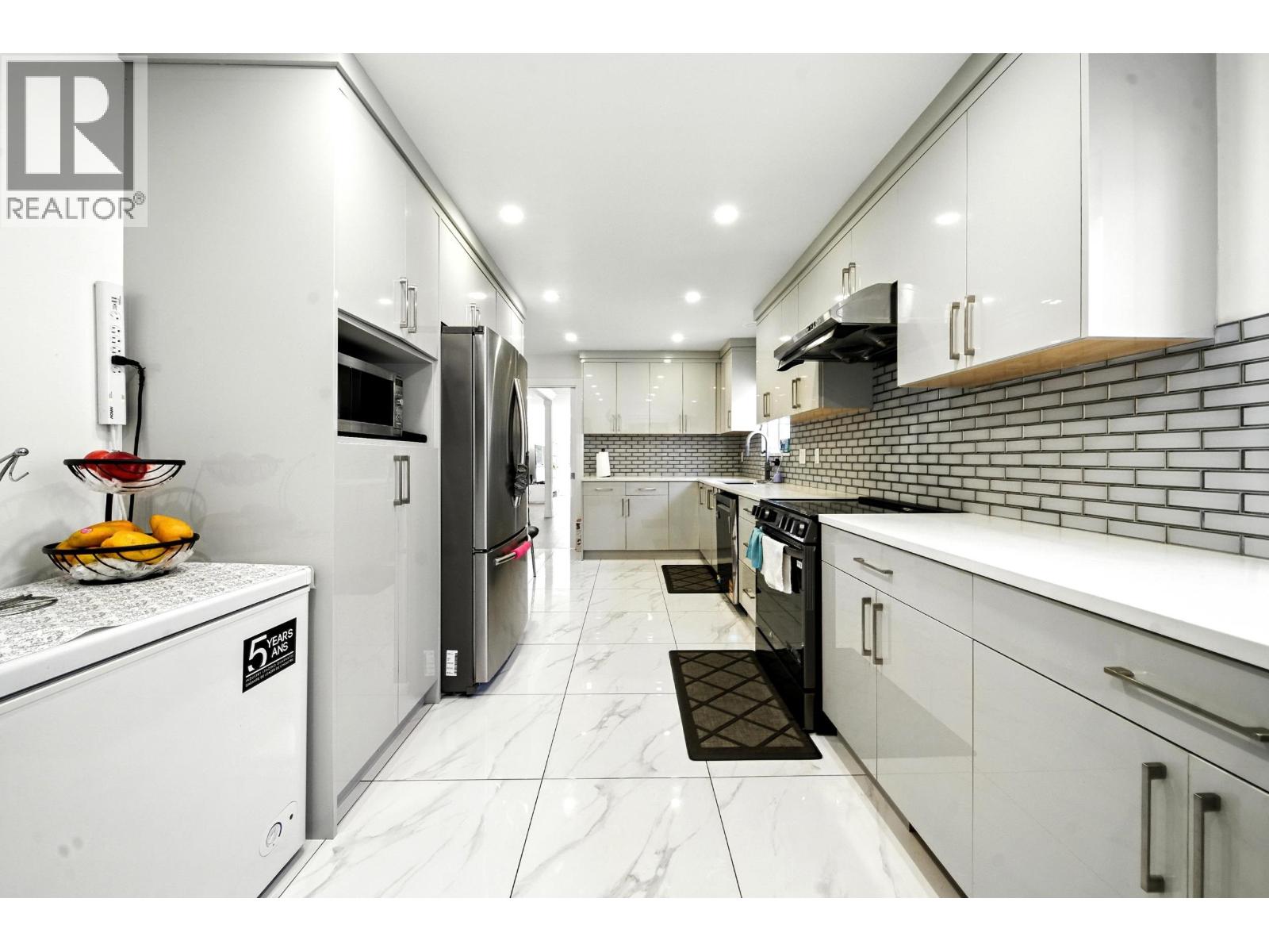 Photo 5 of 2545 E 43rd Avenue, Vancouver BC