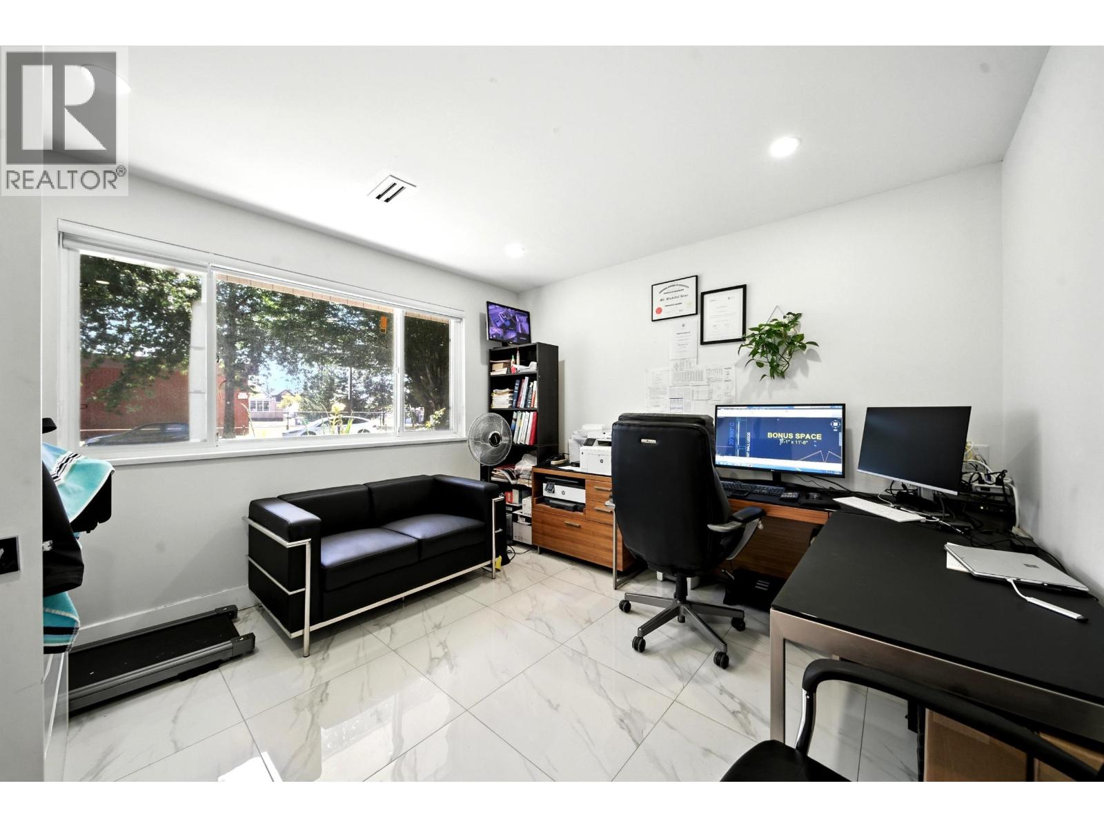 Photo 12 of 2545 E 43rd Avenue, Vancouver BC
