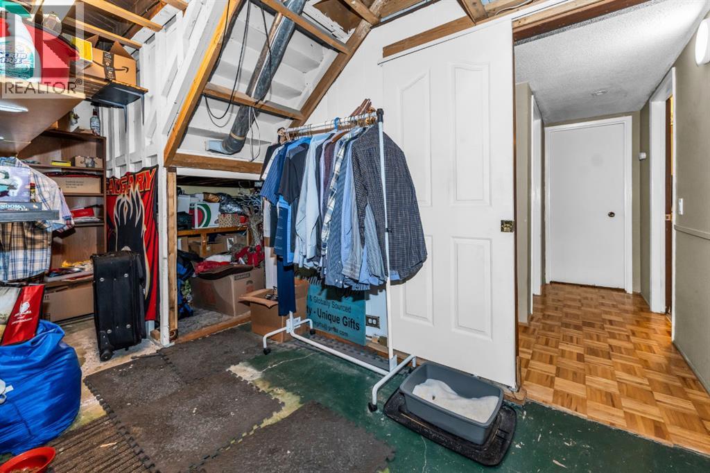 Single Family House Bi-level for Sale in  Marbrooke Circle NE Marlborough Calgary 
