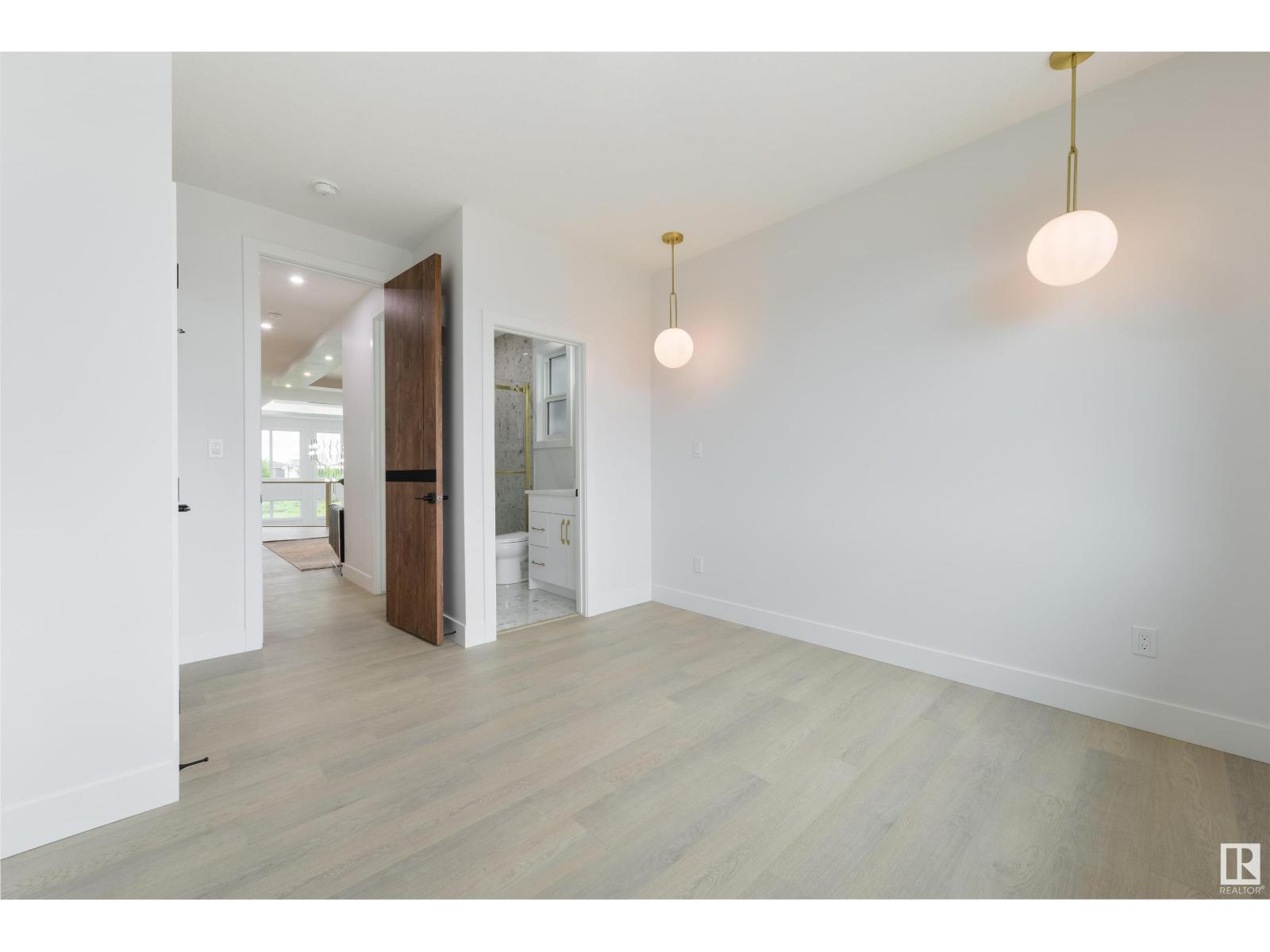 Photo 38 of 568 37 St Sw, Edmonton AB