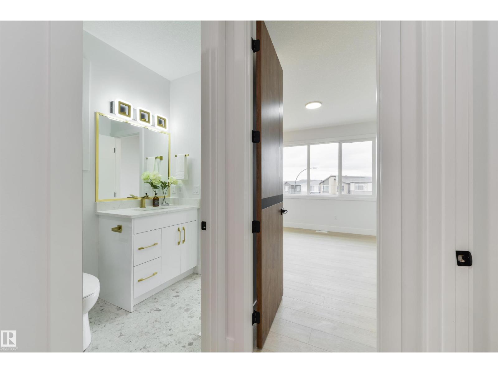 Photo 43 of 568 37 St Sw, Edmonton AB