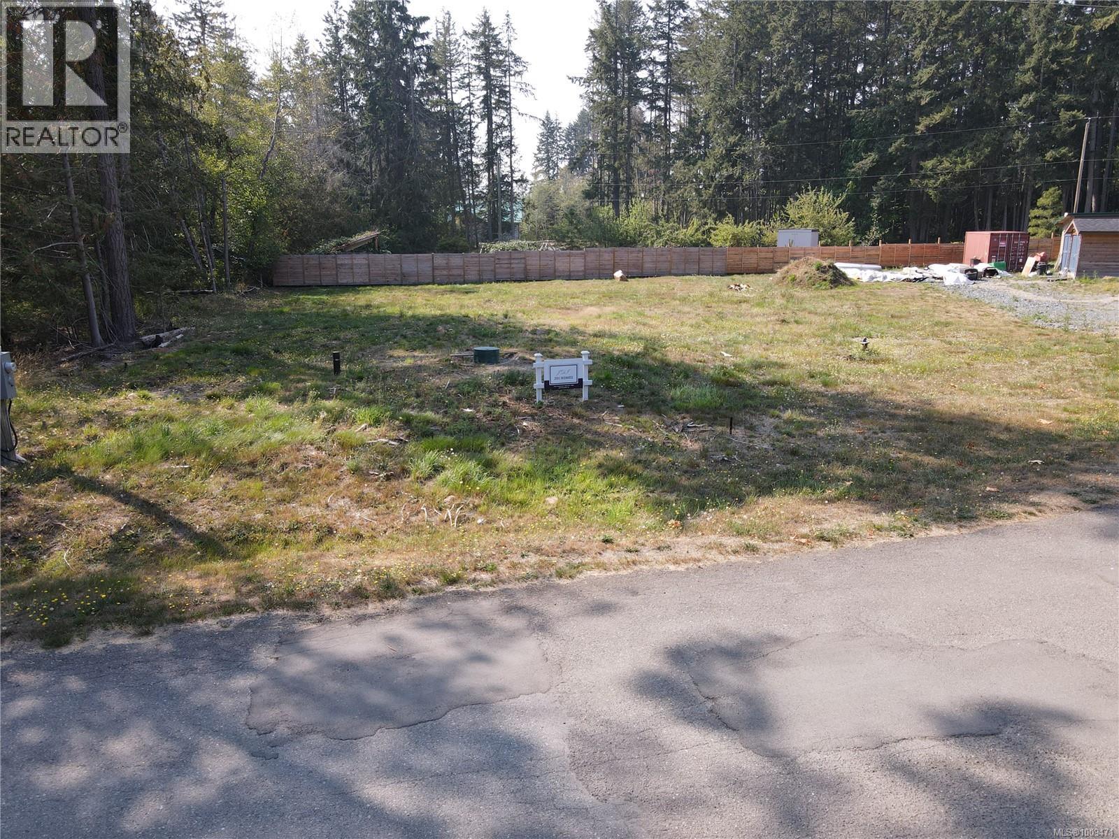 Photo 3 of 1060 Mclaughlin Pl, Qualicum Beach BC