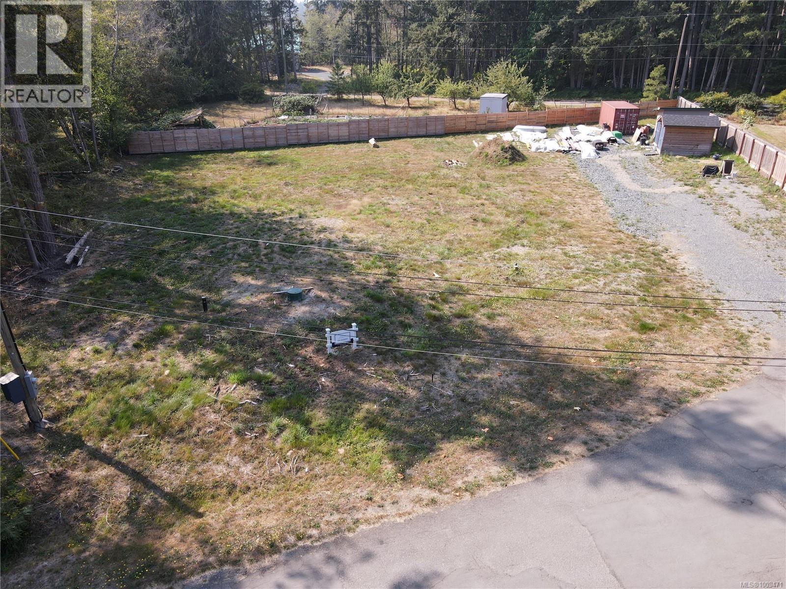 Photo 8 of 1060 Mclaughlin Pl, Qualicum Beach BC
